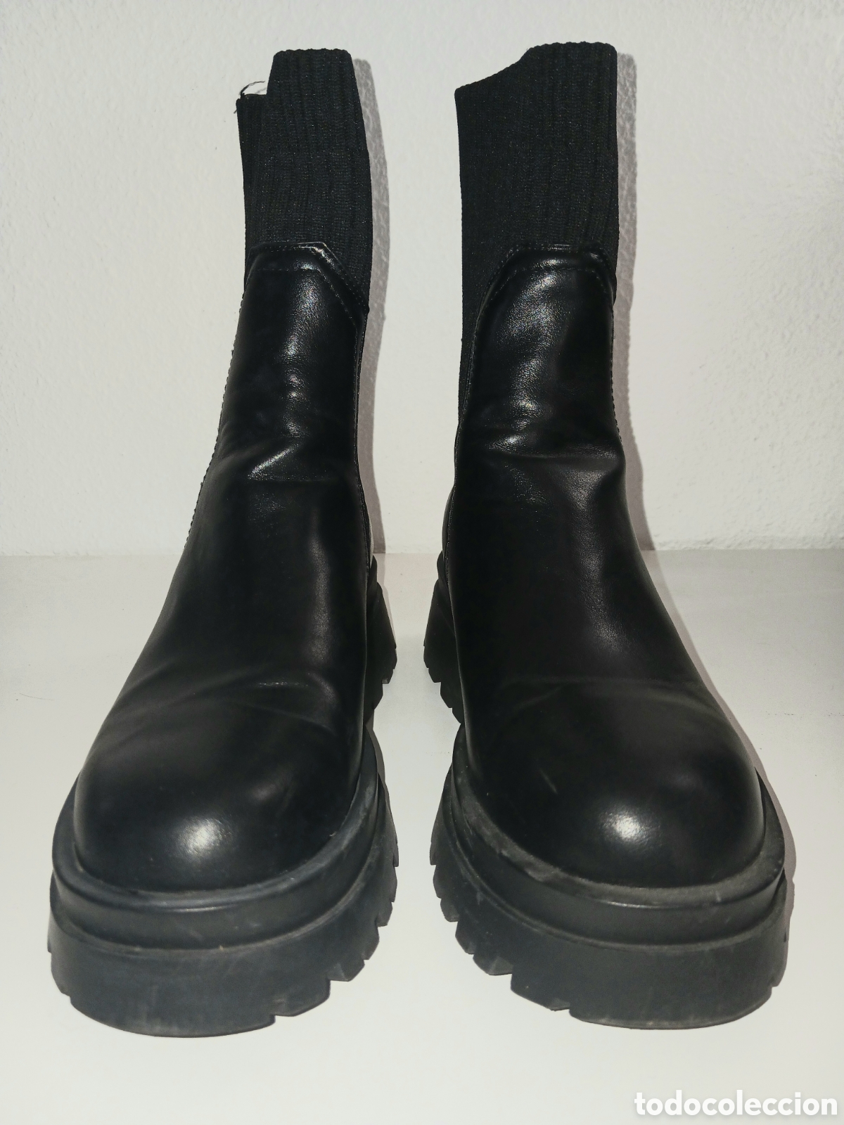 Segunda mano: Botines negros de la marca Ex&eacute; Shoes (Modelo T3653-M2587).