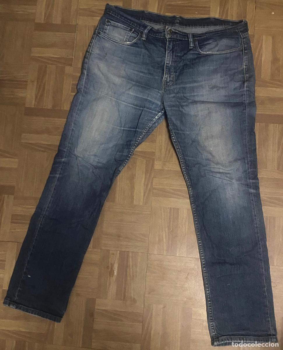 Segunda mano: Pantalones jeans para hombre dise&ntilde;o cl&aacute;sico Levi's 511. Talla W 38 L 32. Originales. Buen estado.