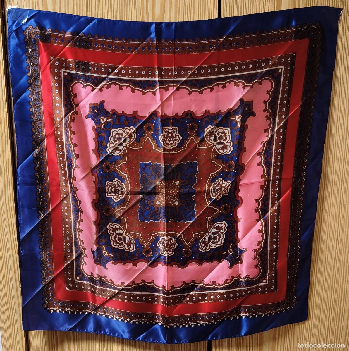Segunda mano: F 52 Pa&ntilde;uelo cuello Minex 100% Acetato - Estampado - 74cm x 71cm - Made en Jap&oacute;n