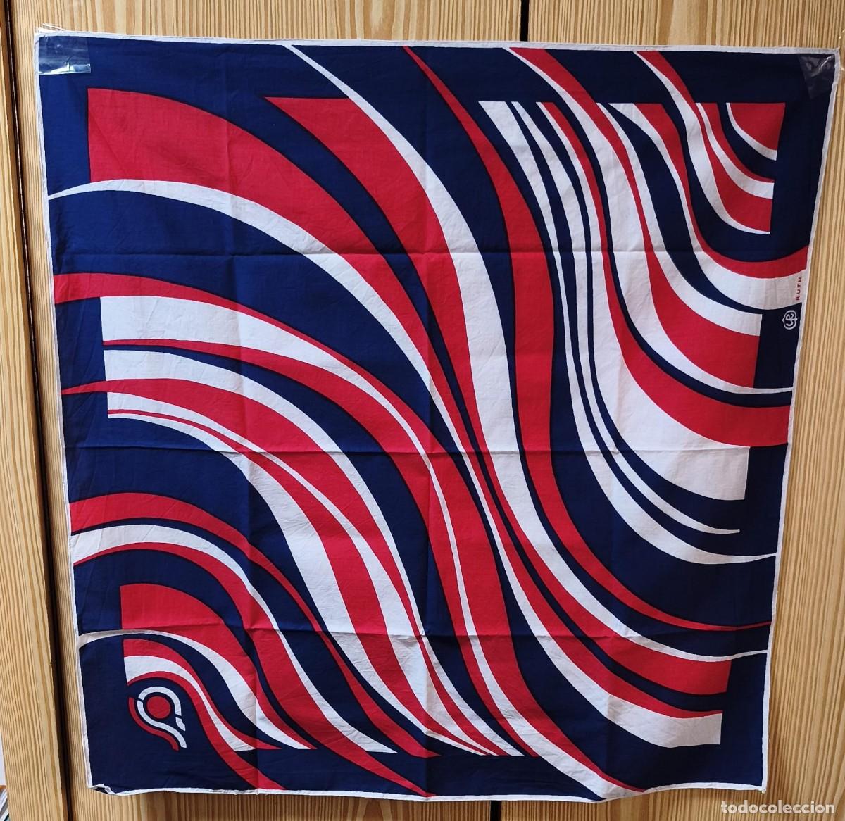 Segunda mano: F 53 Pa&ntilde;uelo cuello de bonito dise&ntilde;o - RUTH - Estampaci&oacute;n colores rojo, azul y blanco - 74cm lado