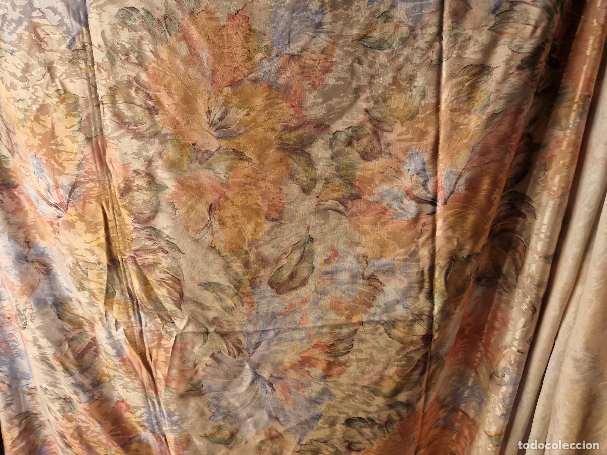 Segunda mano: BONITA TELA PARA COSTURA. FLORES SATINADAS. APROX 3 METROS