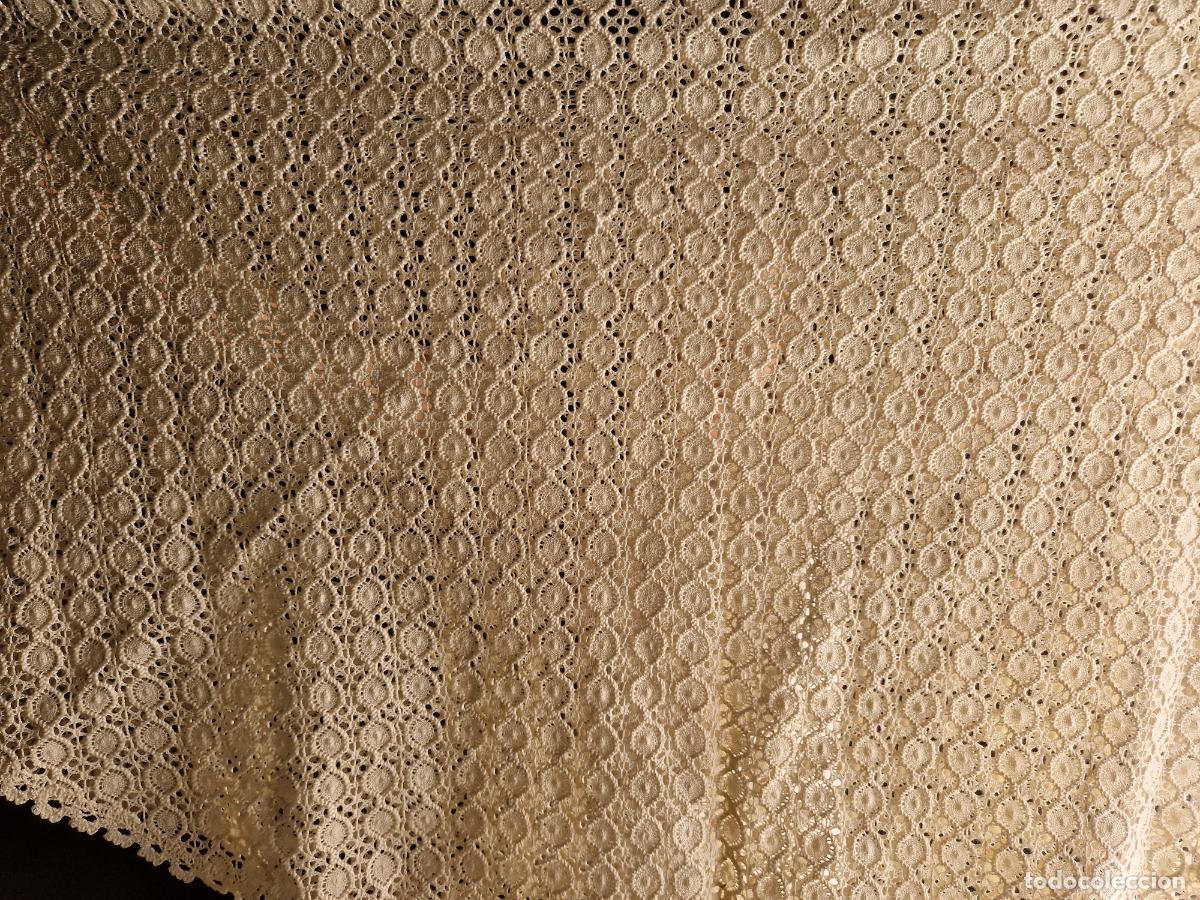 Segunda mano: BONITO MANTEL DE MESA EN ENCANJE. APROXIM 1/2