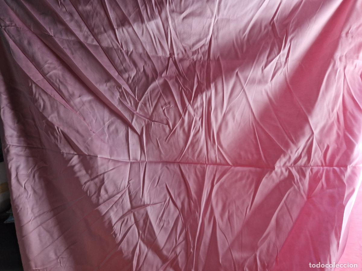 Segunda mano: BONITA TELA PARA COSTURA. COLOR ROSA SATIN. M APROX 7 METROS.