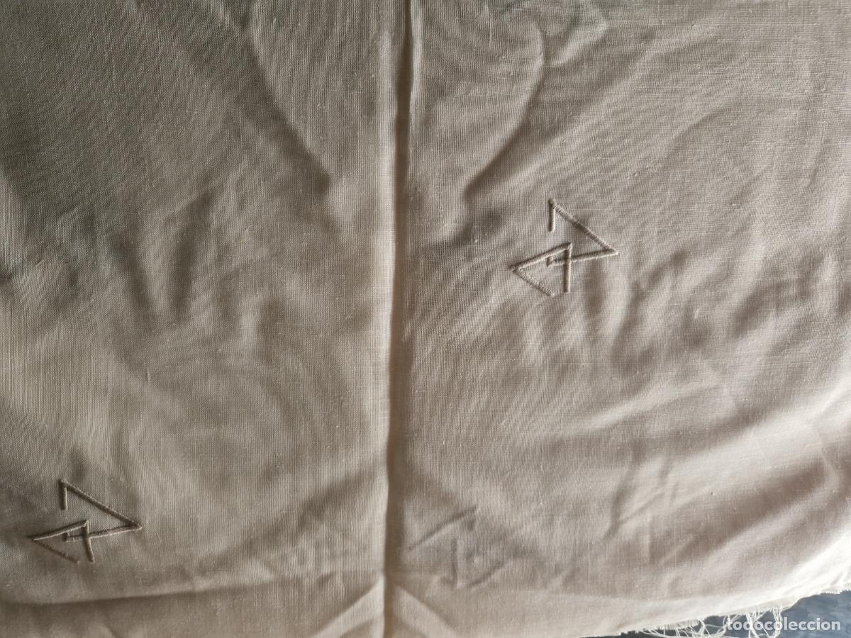 Segunda mano: BONITA TELA PARA COSTURA. COLOR BLANCO. BORDADO. APROX 2 METROS