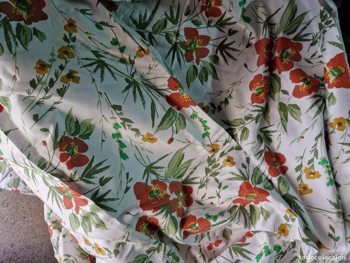 Segunda mano: BONITA TELA PARA COSTURA. ESTAMPADO DE FLORES. APROX 2METROS