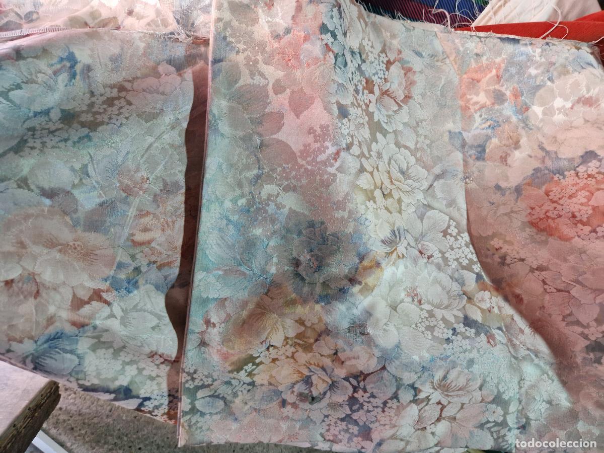 Segunda mano: BONITA TELA PARA COSTURA. ESTAMPADO DE FLORES. APROX 2METROS