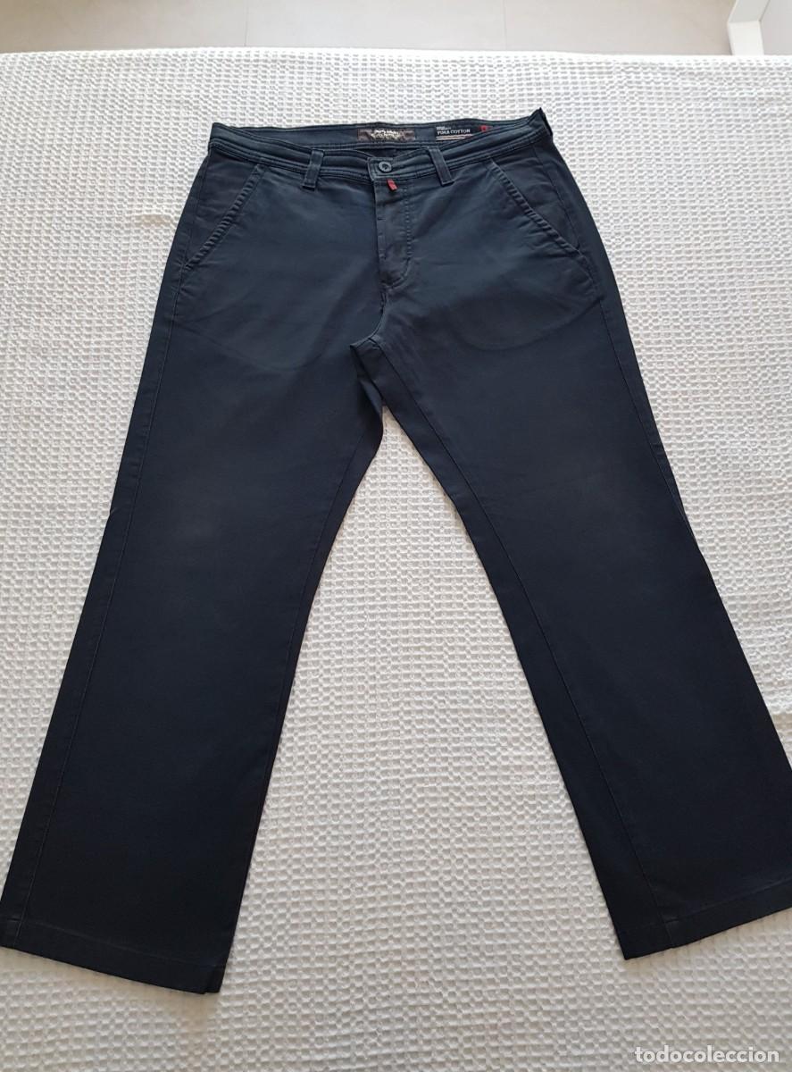Segunda mano: Pantalones chinos azul marino Pierre Cardin