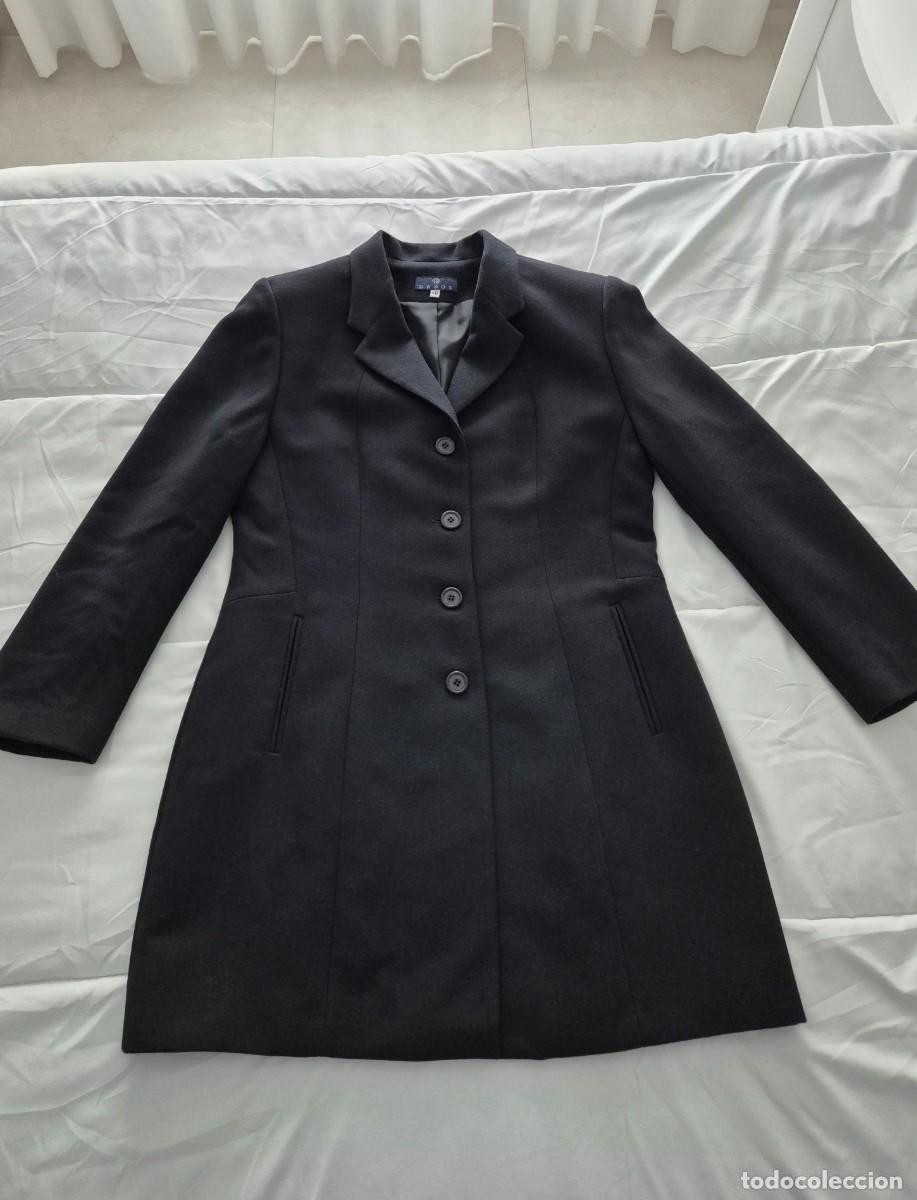 Segunda mano: Abrigo Gabardina Negro Largo Dados