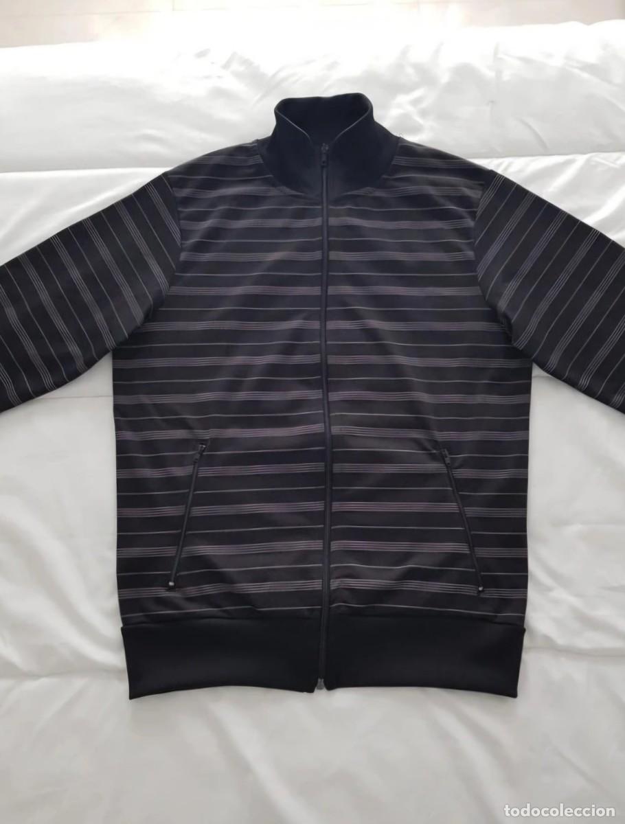 Segunda mano: Sudadera ch&aacute;ndal negra con cremallera Pull&Bear - Foto 2