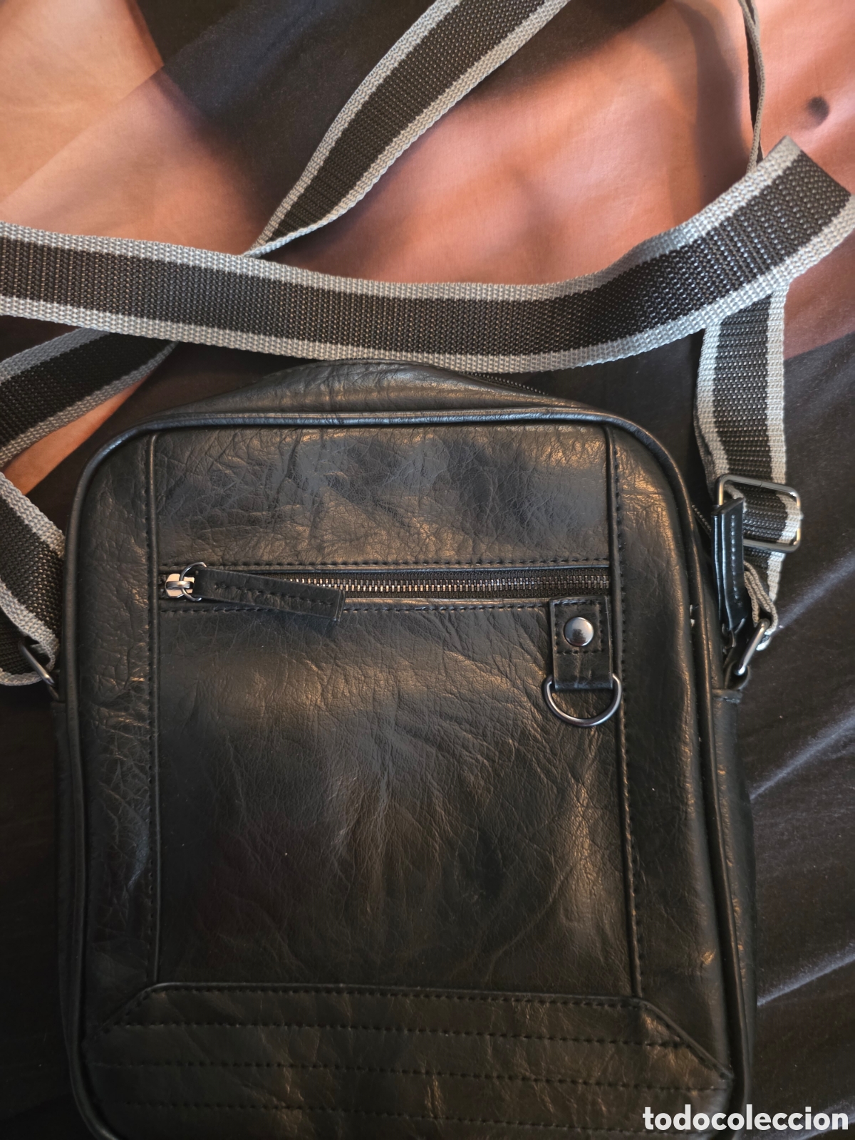Segunda mano: BOLSO DE PIEL SINTETICA