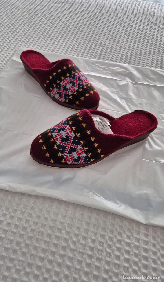 Segunda mano: Zapatillas de estar por casa granates