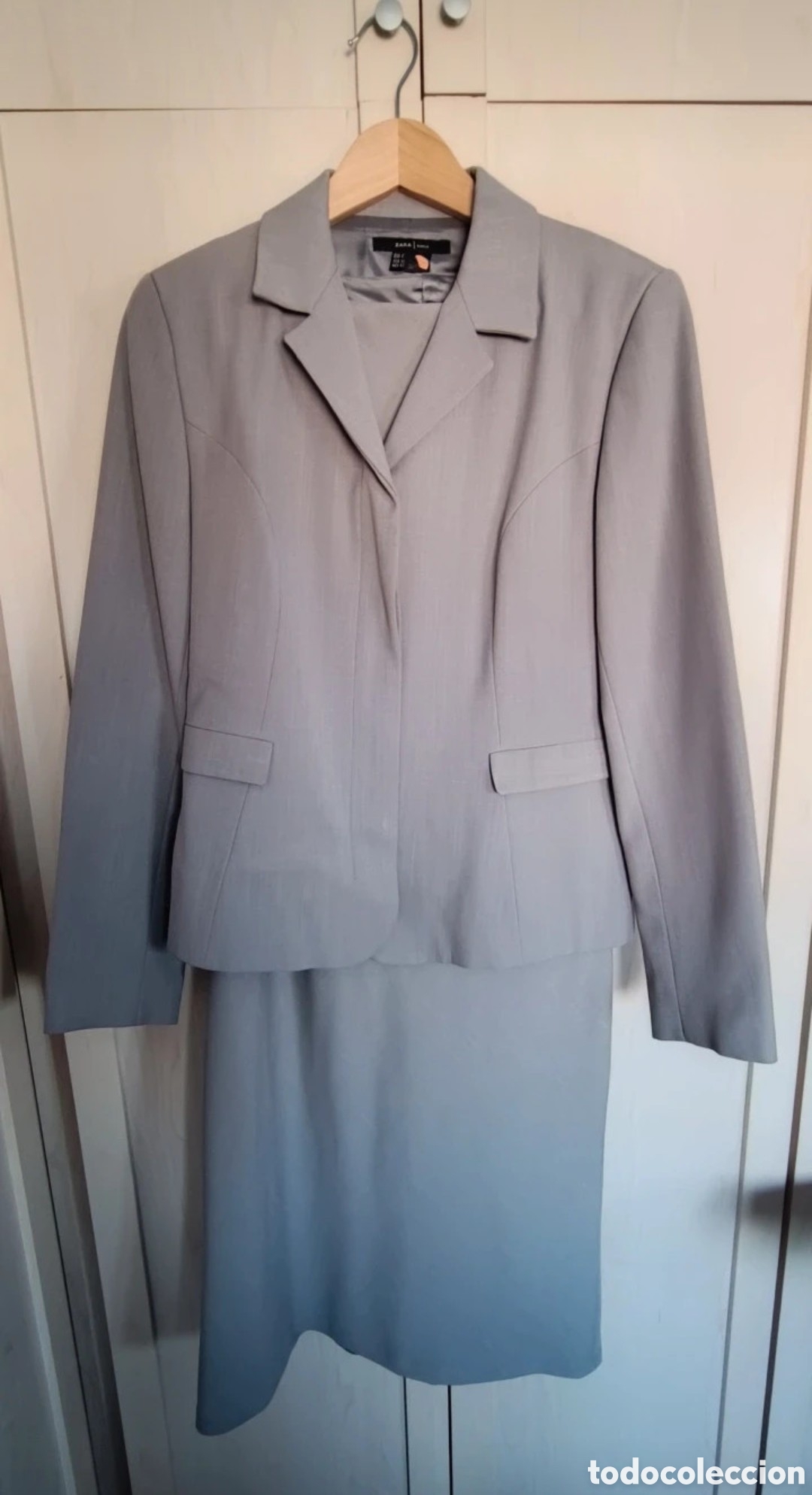 Segunda mano: Traje chaqueta de color gris