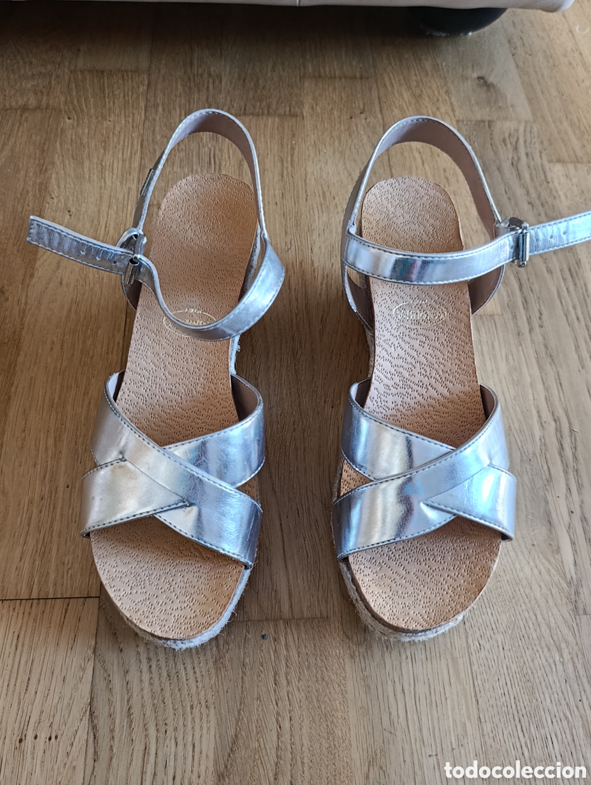 Segunda mano: Sandalias de verano piel pleada