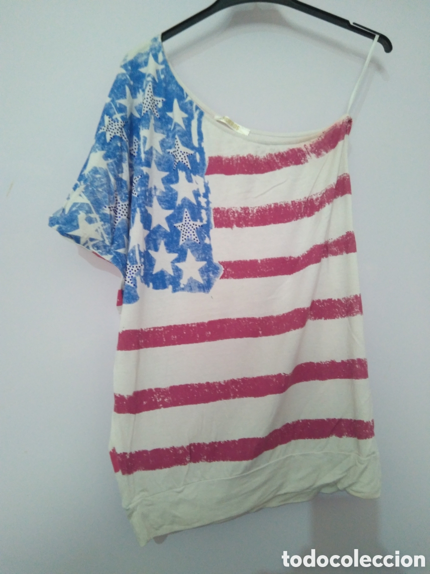 Segunda mano: Camiseta con un hombro descubieto