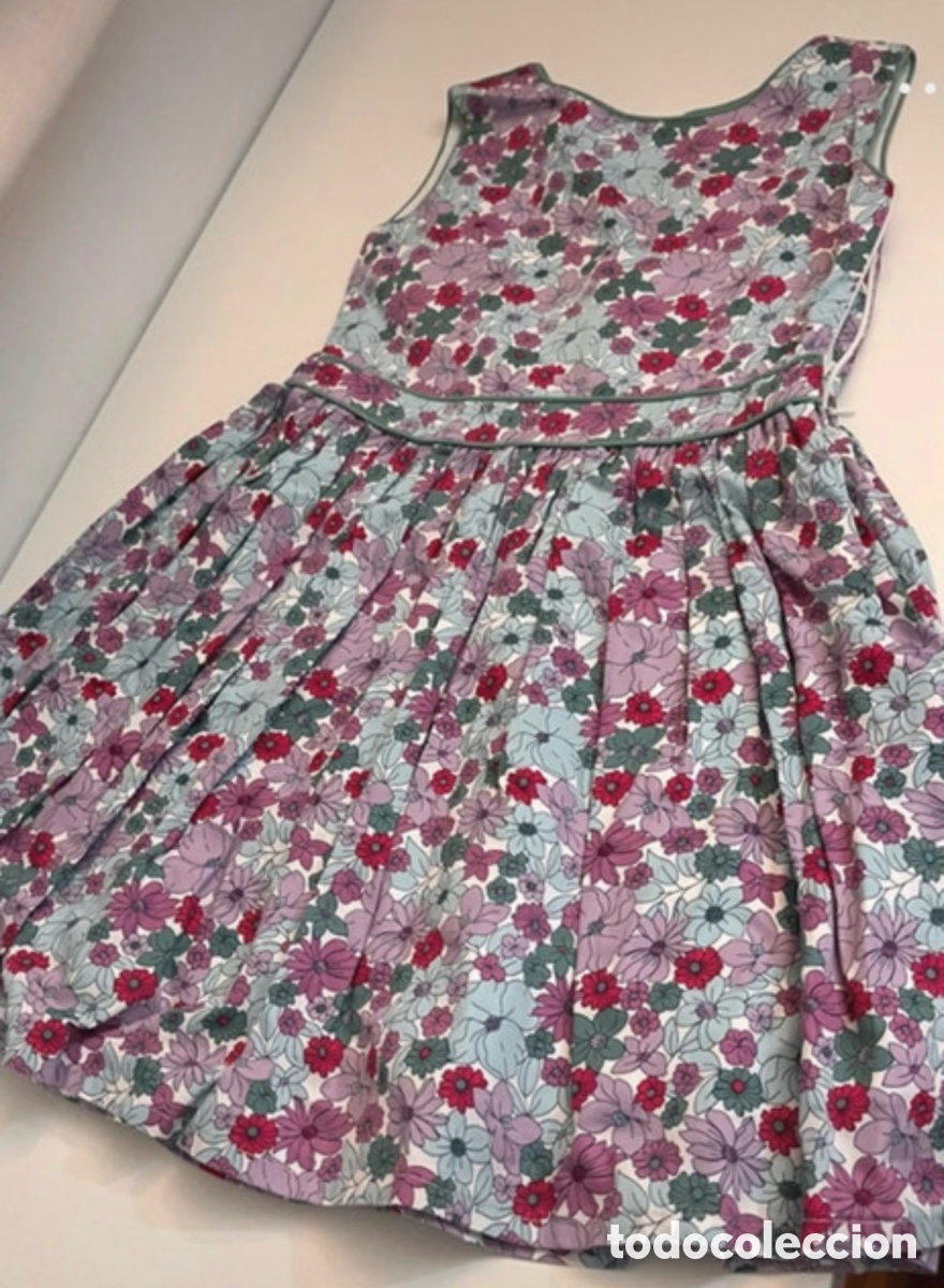 Segunda mano: Vestido ni&ntilde;a talla 6 floreado, con enagua incluida