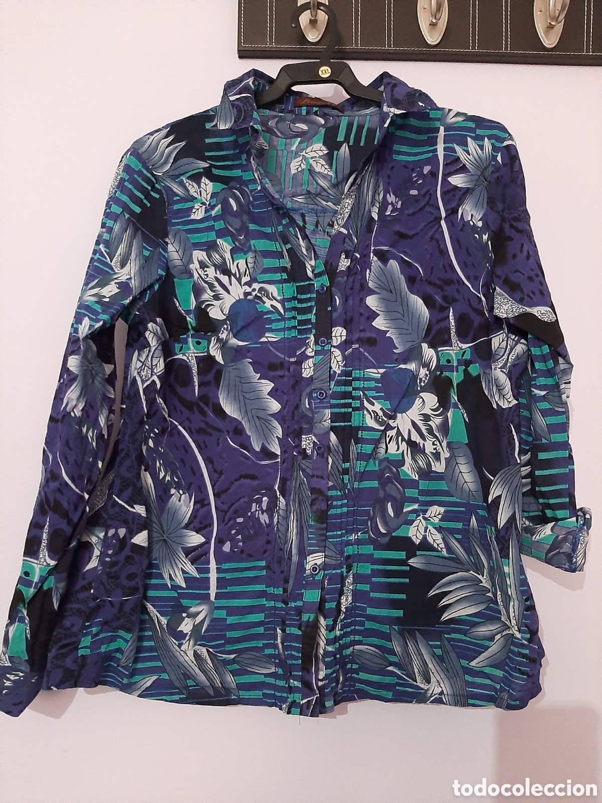 Segunda mano: Camisa de flores talla 44