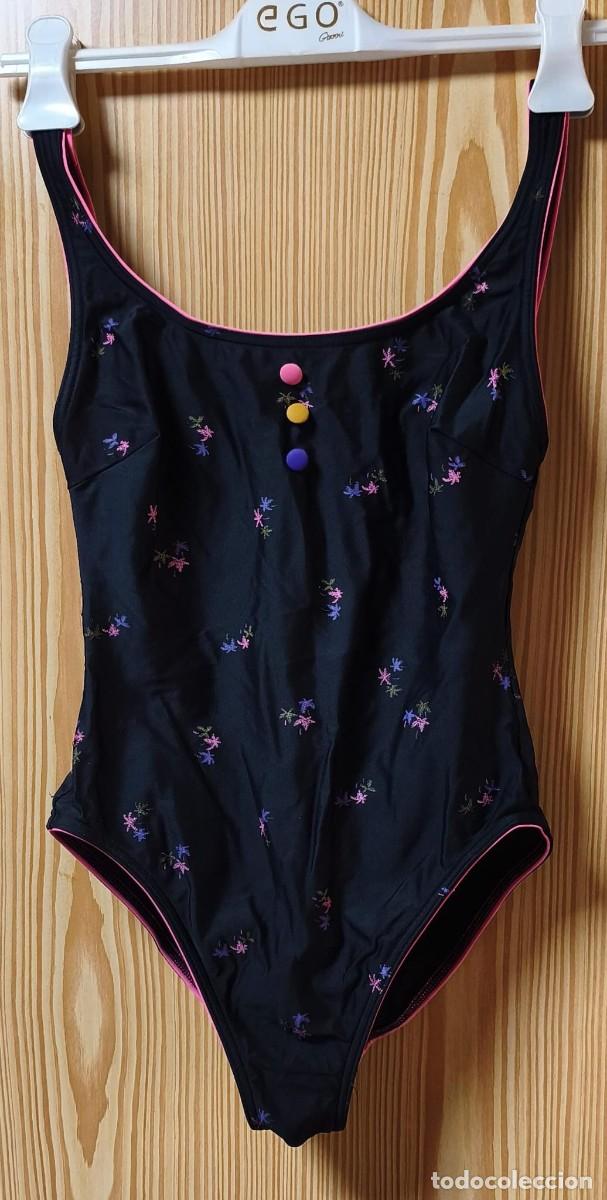 Segunda mano: Ba&ntilde;ador negro estampado palmeritas colores y tres botones - Sin aros - Sujetador 85B - T 40