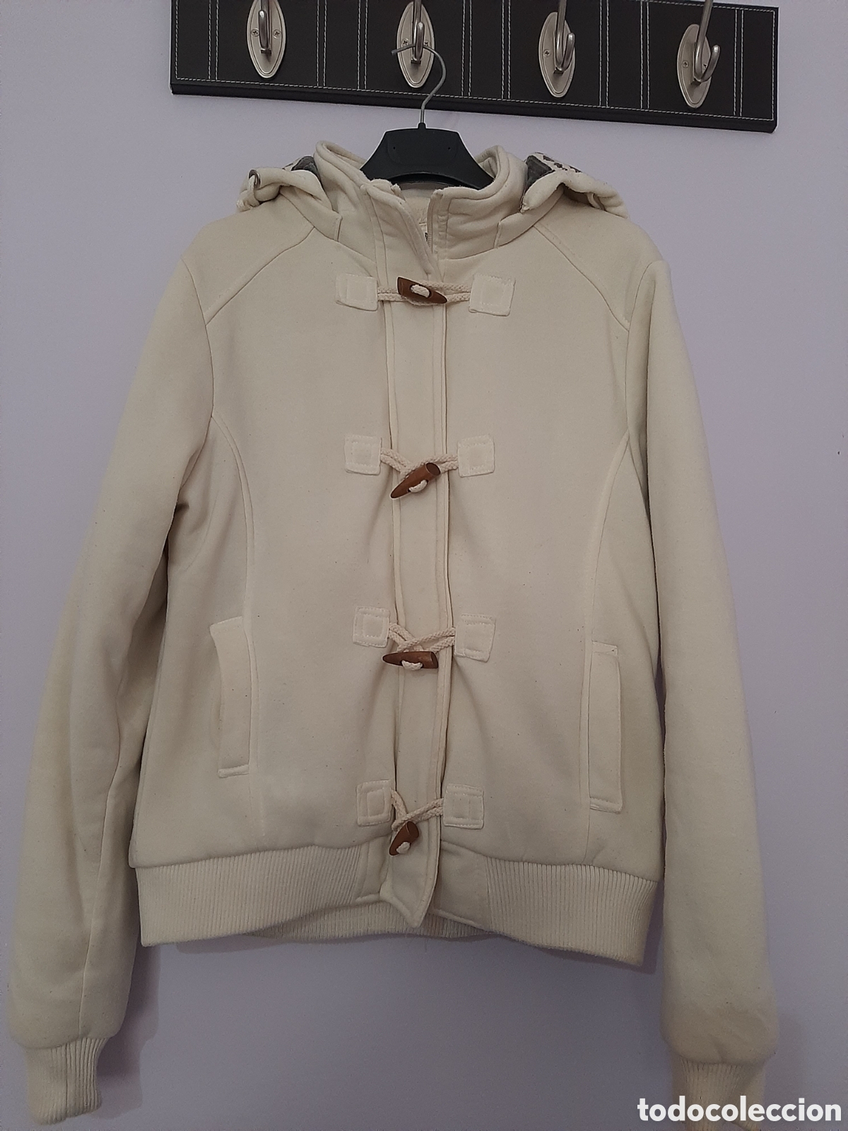 Segunda mano: Chaqueta de pelo tipo trenca con pelo