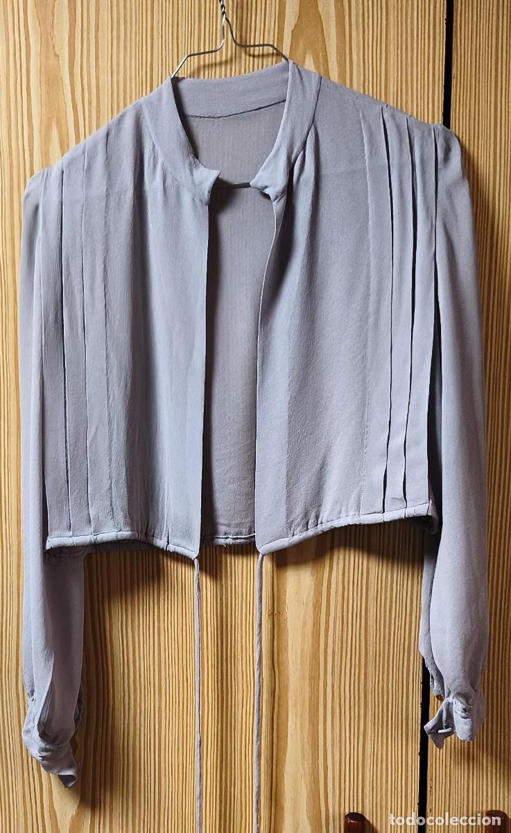 Segunda mano: Rb 253 Chaqueta gasa, crep o similar gris - Sin etiquetas - Talla 42 ?