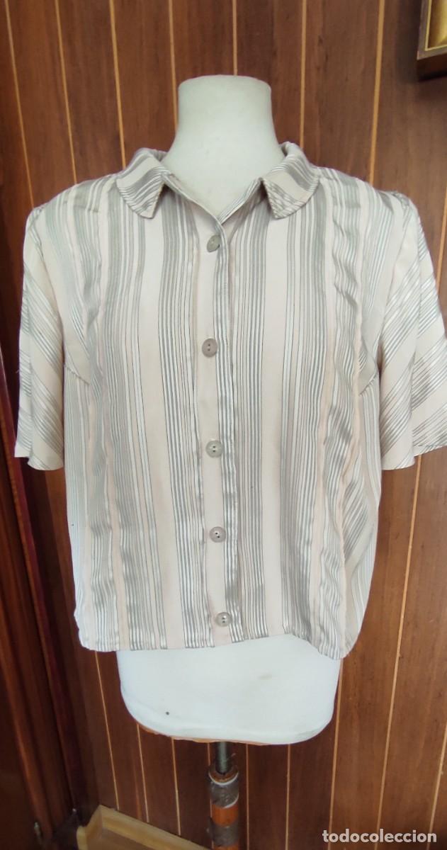 Segunda mano: BLUSA VINTAGE ESTMPADO RAYAS MANGA CORTA - TALLE HOLGADO.