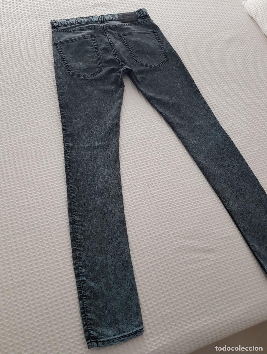 Segunda mano: Pantal&oacute;n pitillo vaquero azul Pull&Bear - Foto 7