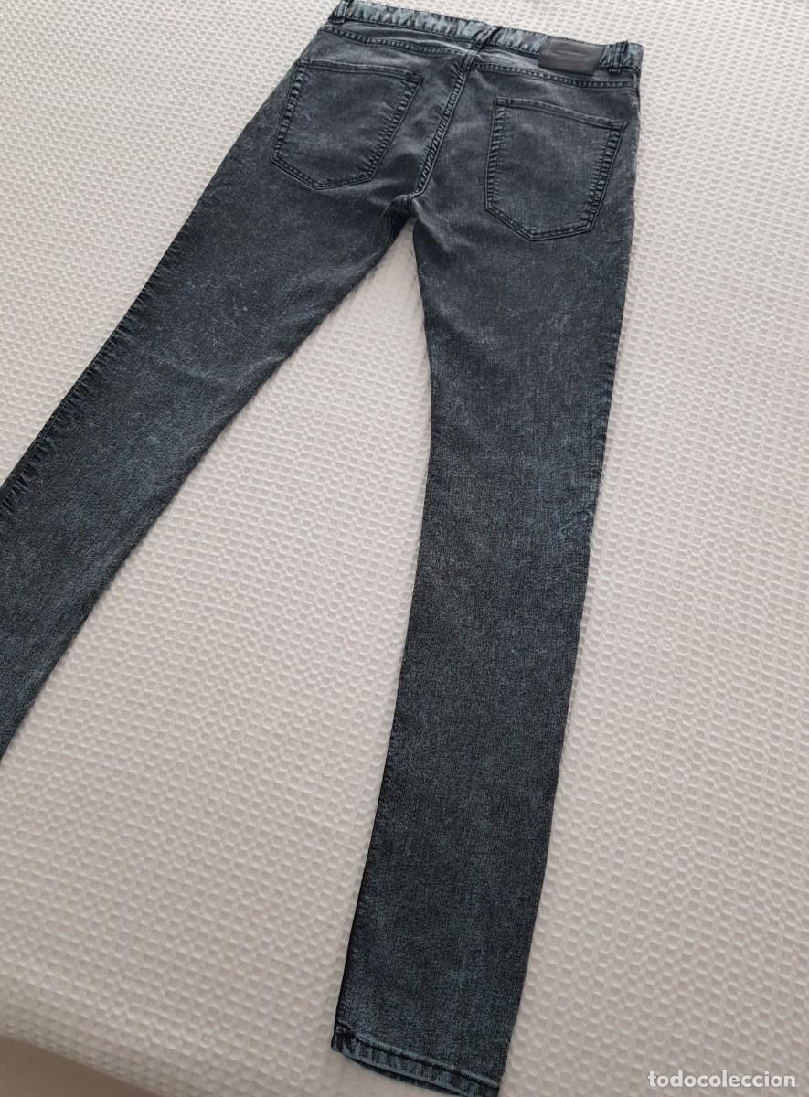 Segunda mano: Pantal&oacute;n pitillo vaquero azul Pull&Bear - Foto 8