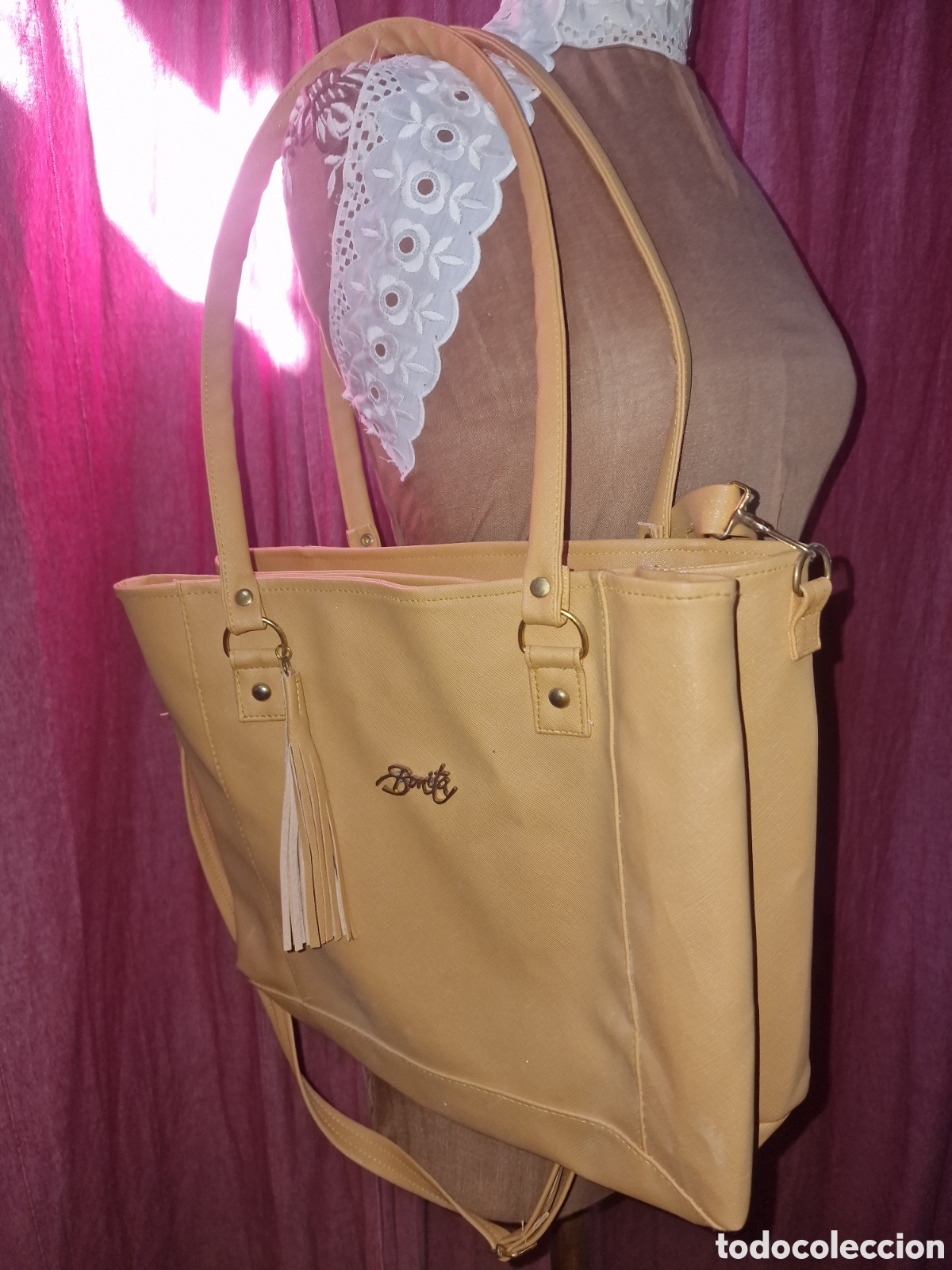 Segunda mano: Bolso color camello,marca bonita,ver fotos