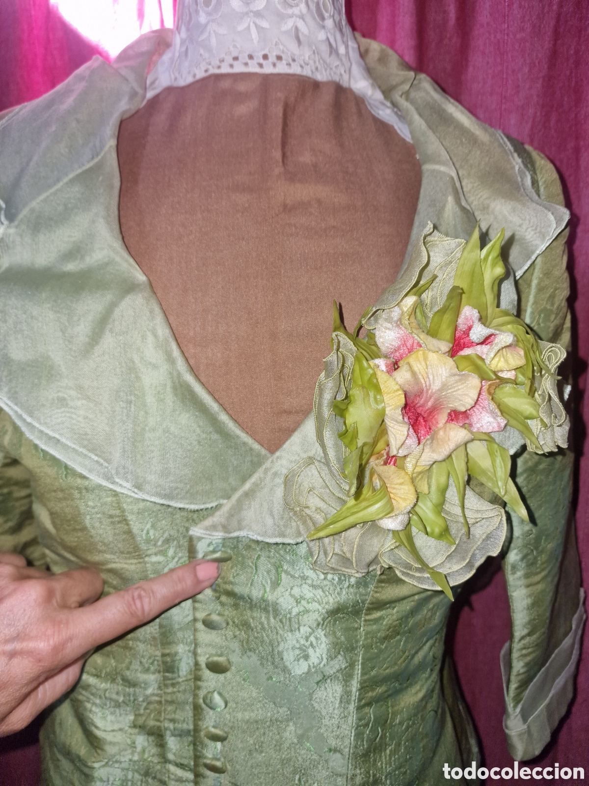 Segunda mano: Preciosa chaqueta de ceremonia mujer,marca Mercedes Alonso,precioso color verde, talla 42-44