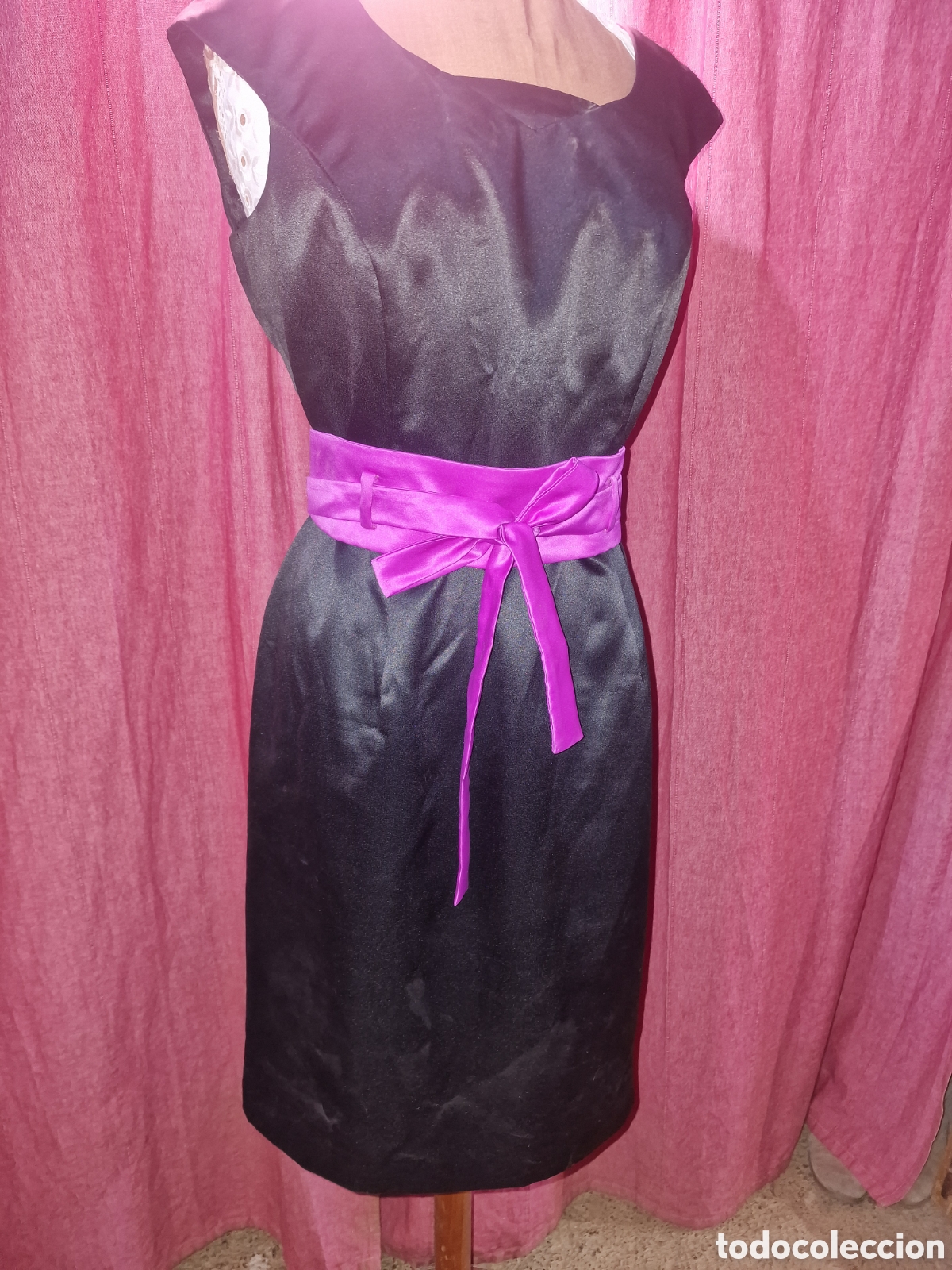 Segunda mano: Excelente vestido de ceremonia negro,talla 50,sin mangas,impecable, carfi pret a porter
