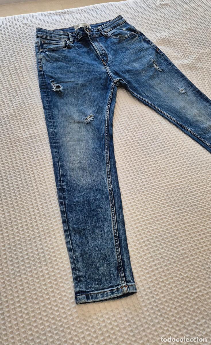 Segunda mano: Pantal&oacute;n ajustado vaquero azul rotos Pull&Bear - Foto 2