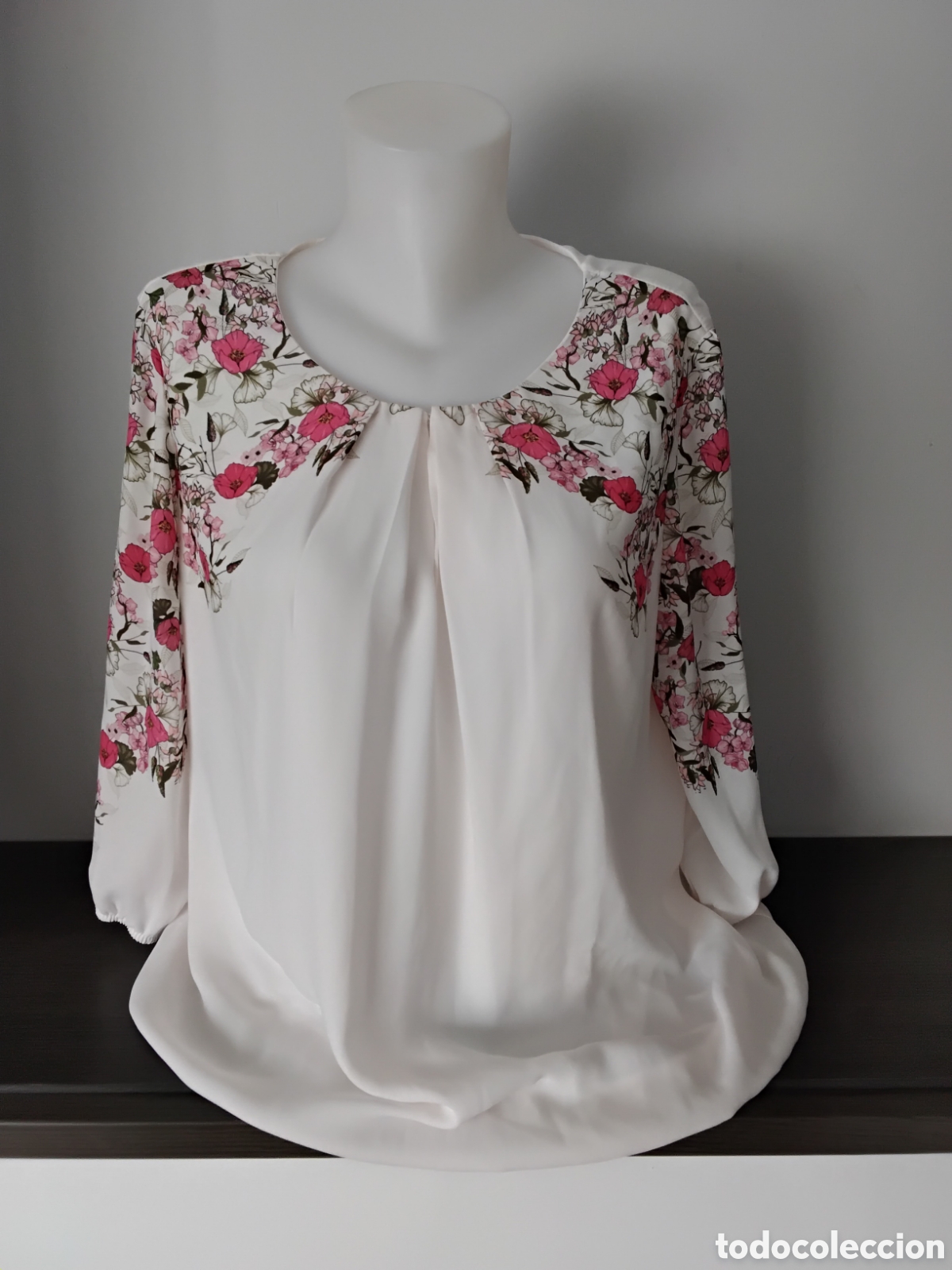 Segunda mano: Blusa Blanca Flores Pilar Prieto