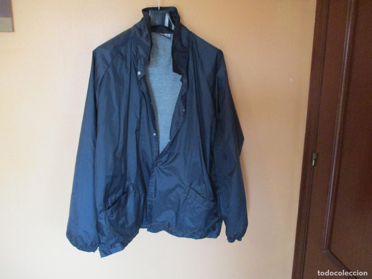 Segunda mano: CHAQUETON /CHAQUETA IMPERMIAB LE - Foto 1