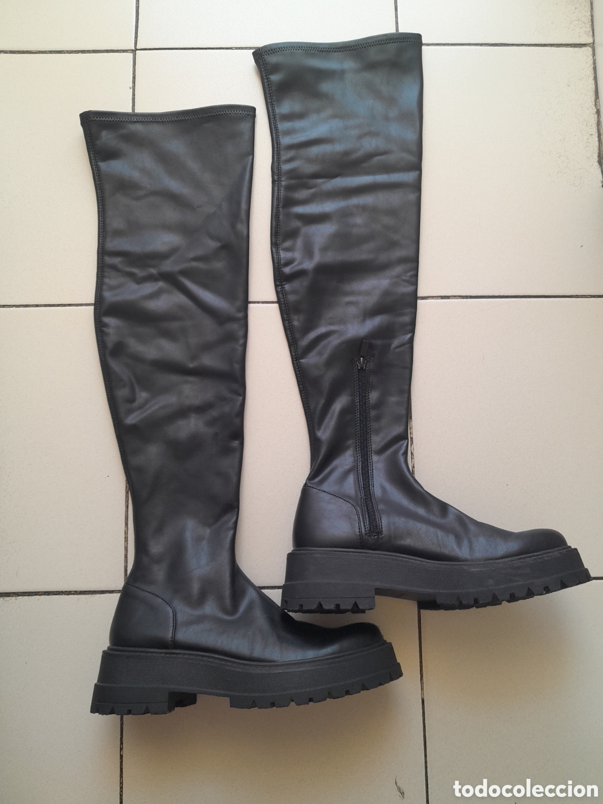 Segunda mano: -Botas altas para mujer,marca Stradivarius.