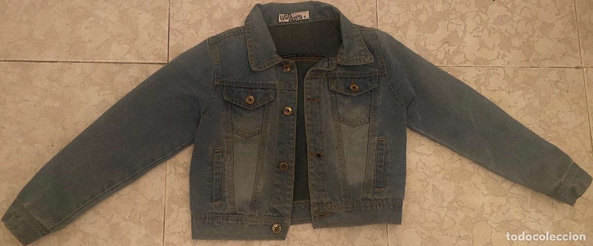 Segunda mano: Chaqueta vaquera de ni&ntilde;os de 8 a&ntilde;os. Marca GSG BOYS. Estilo cl&aacute;sico. Denim. Buen estado.