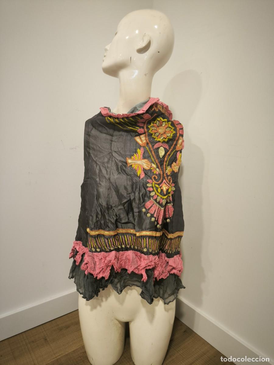Segunda mano: Blusa Bordada &Eacute;tnica Negra Con Volantes Rosa Talla M Boho Chic &Uacute;nica