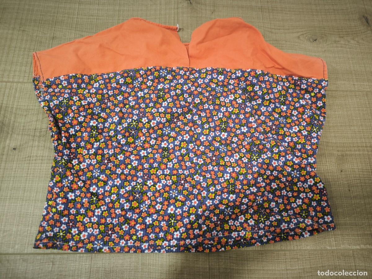 Segunda mano: Top Floral Vintage Sin Mangas En Tonos Coral Y Azul Talla Infantil o Peque&ntilde;a