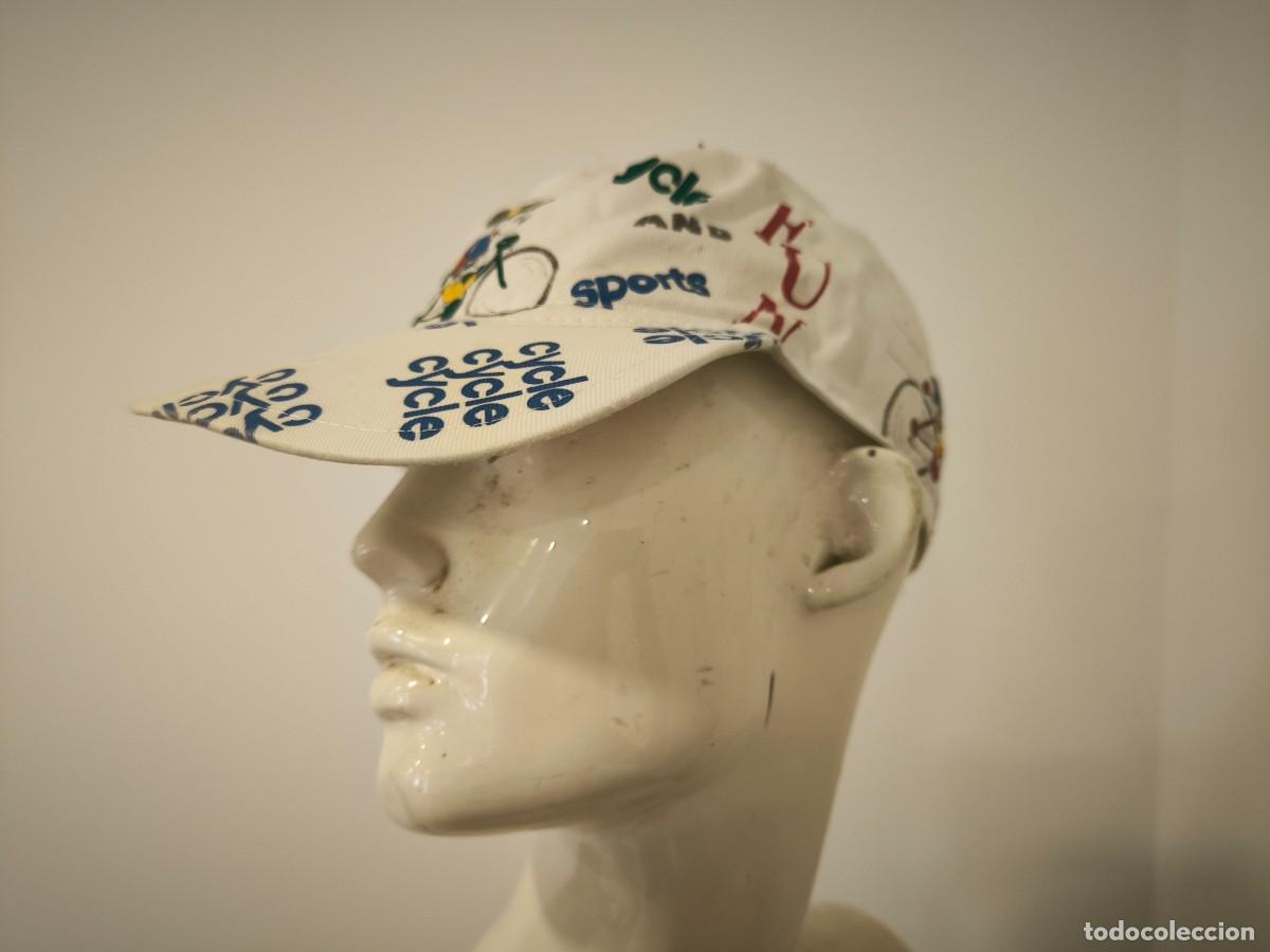 Segunda mano: Gorra Infantil Mickey Mouse Ciclista Con Visera Ajustable Estilo Vintage