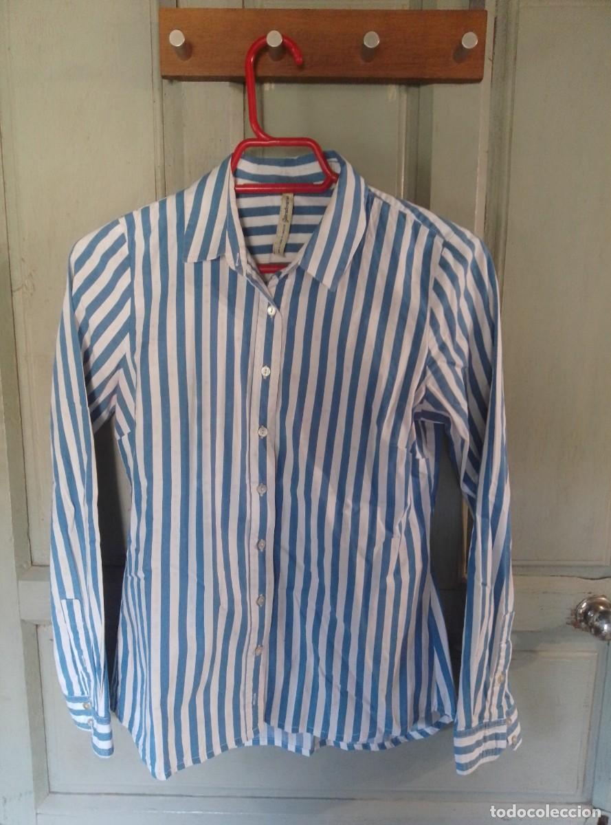 Segunda mano: Camisa entallada rayas verticales Stradivarius. Talla S
