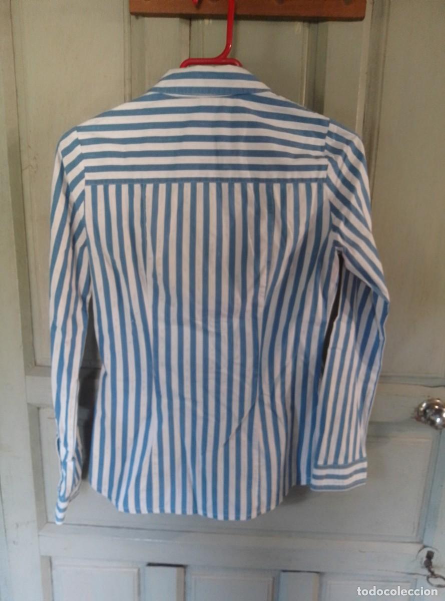 Segunda mano: Camisa entallada rayas verticales Stradivarius. Talla S - Foto 4