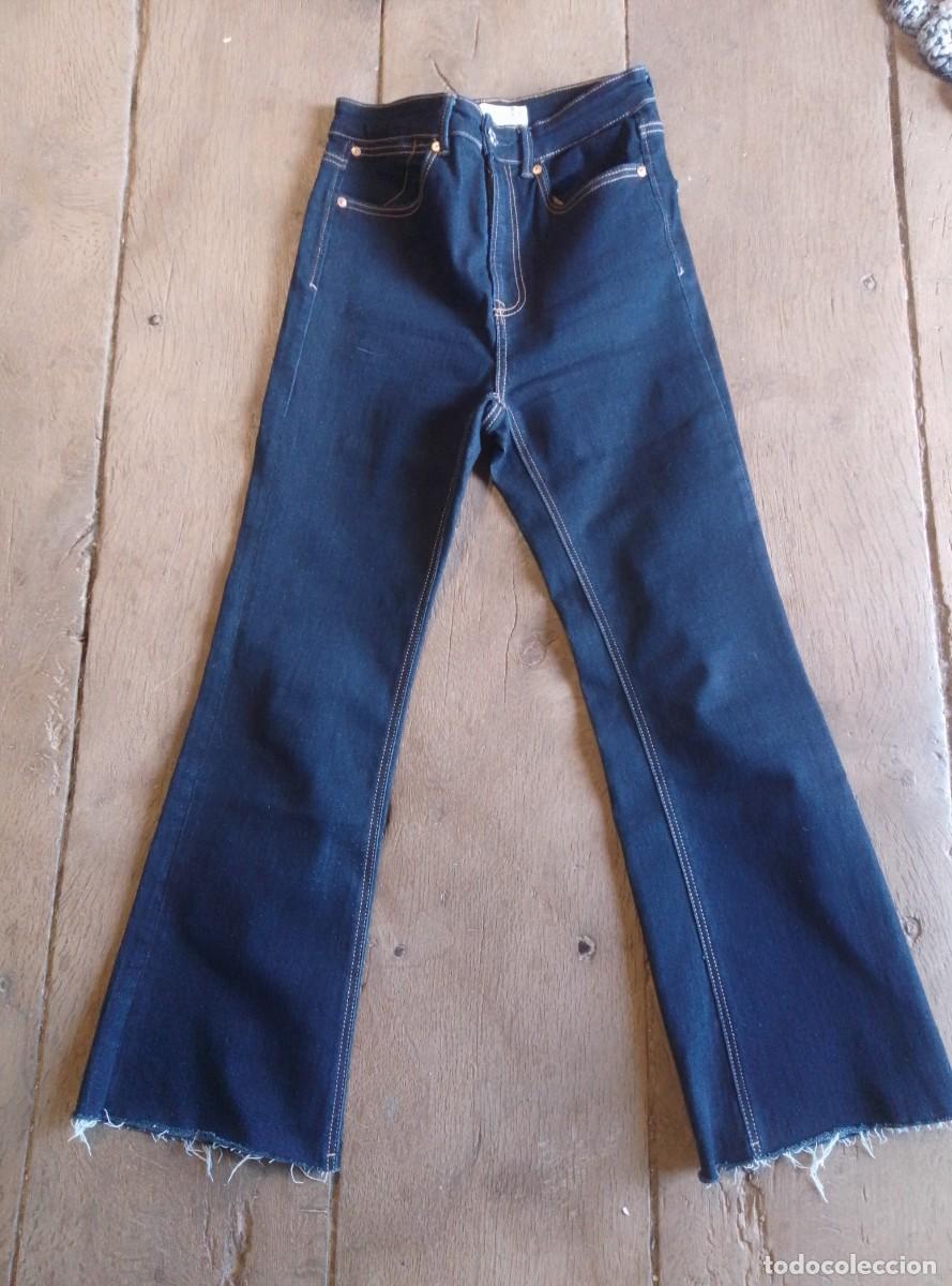 Segunda mano: Vaqueros Stradivarius tiro alto. Azul oscuro. Talla 38