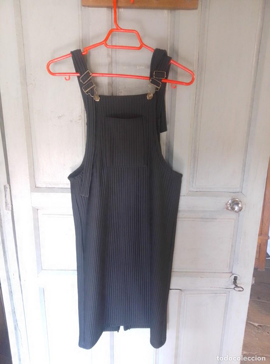 Segunda mano: Vestido peto, pichi negro de canal&eacute;. Talla M