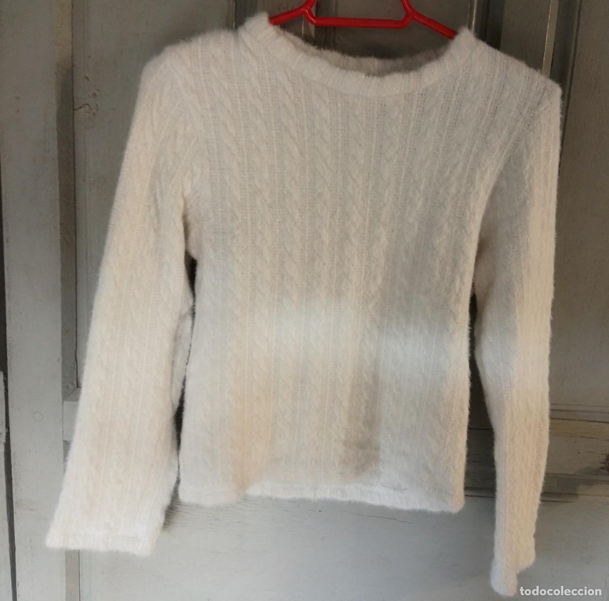 Segunda mano: Jersey de punto de ochos. Blanco. Con pelito. Stradivarius. Talla M
