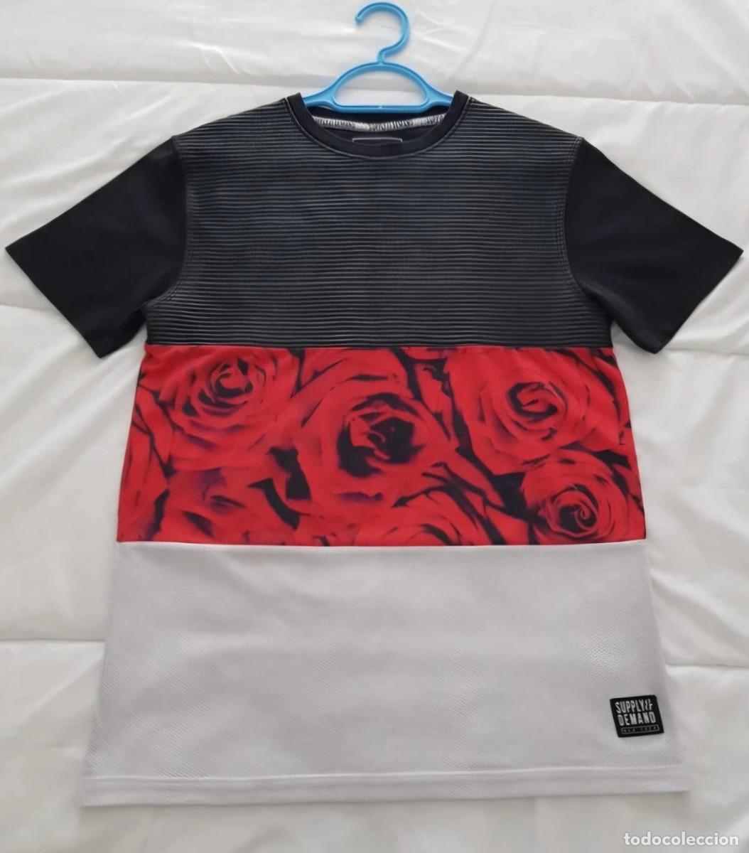 Segunda mano: Camiseta negra blanca y roja Supply&Demand