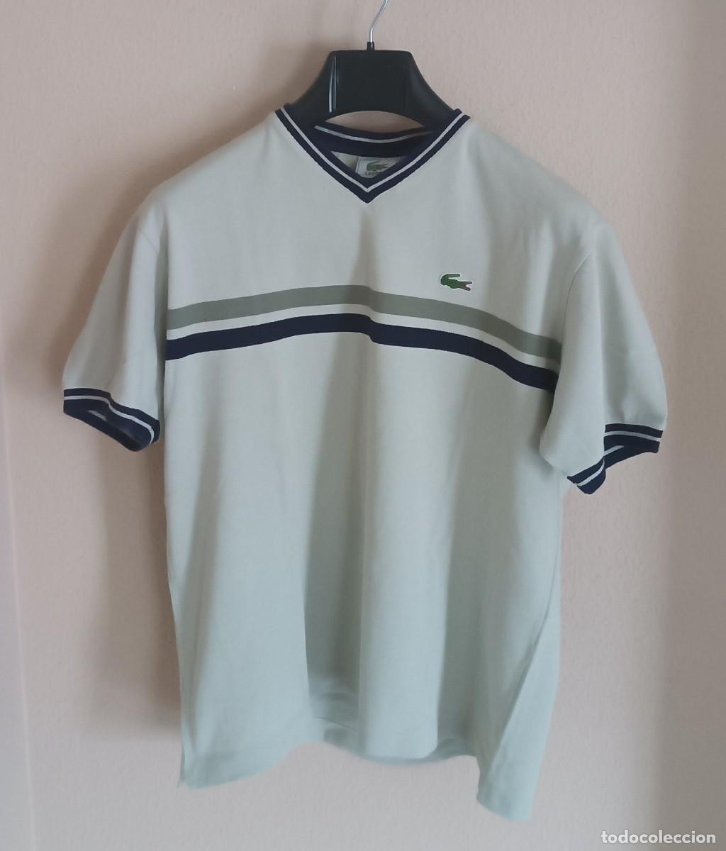 Seconda Mano: Camiseta 'Lacoste' beige, cuello de pico. Talla 5.