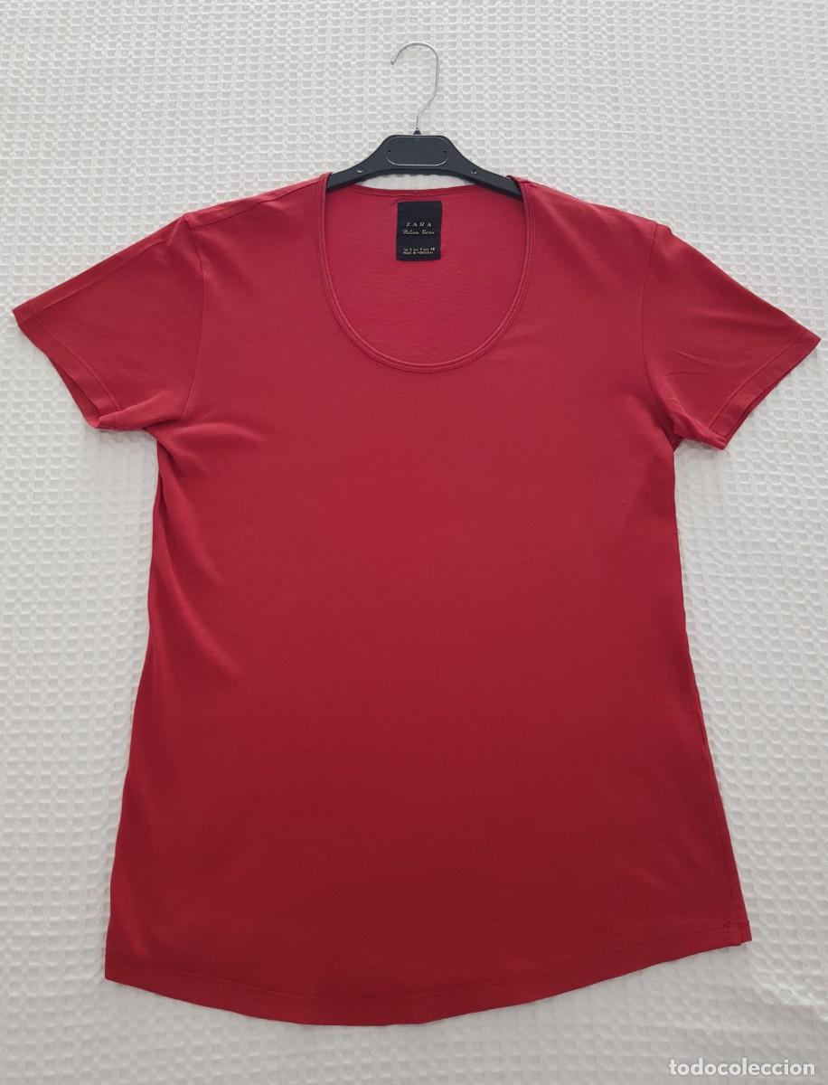 Segunda mano: Camiseta roja cuello redondo ancho Zara