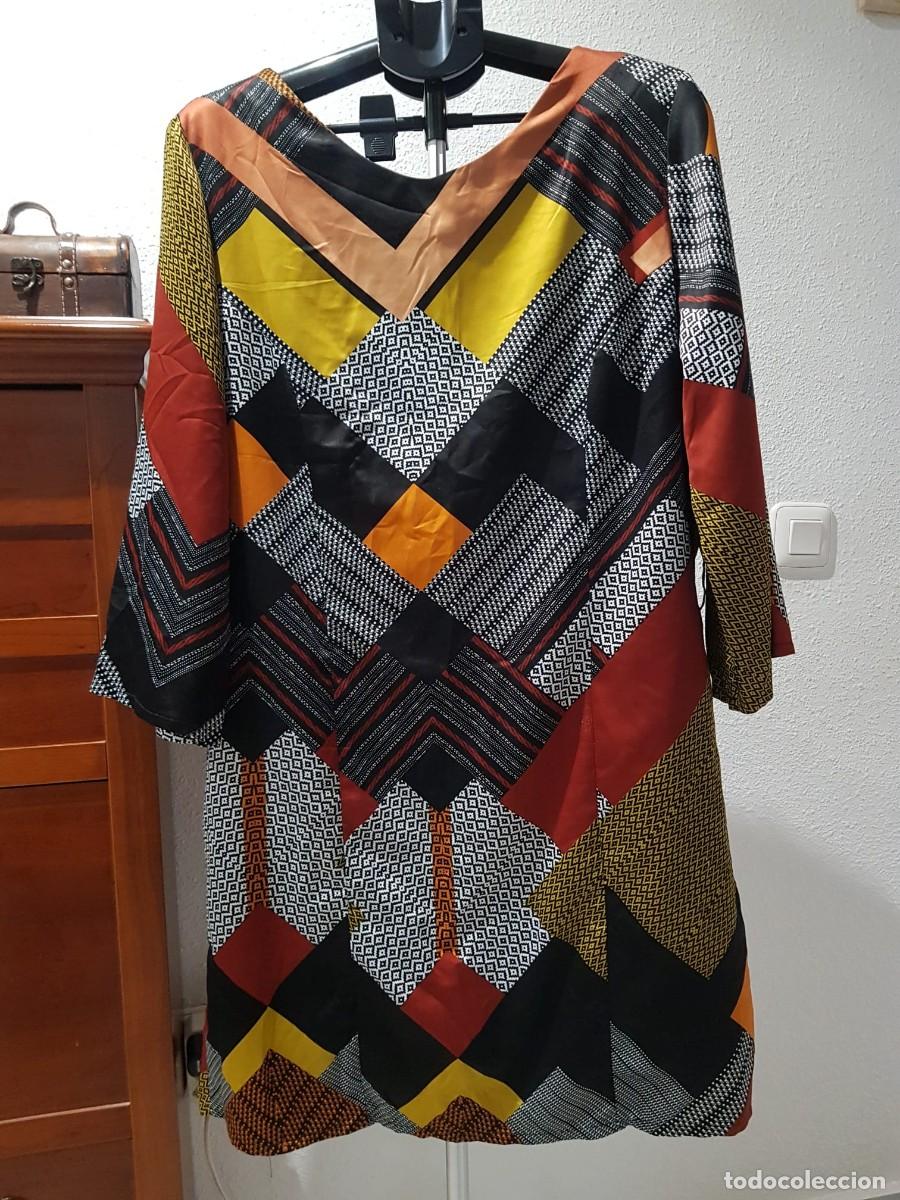 Segunda mano: Vestido estilo a&ntilde;os 70 con estampado geom&eacute;trico y manga 3/4 (XL)