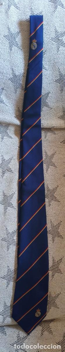Segunda mano: Corbata con escudo del Real Madrid. Corbata Jacquard
