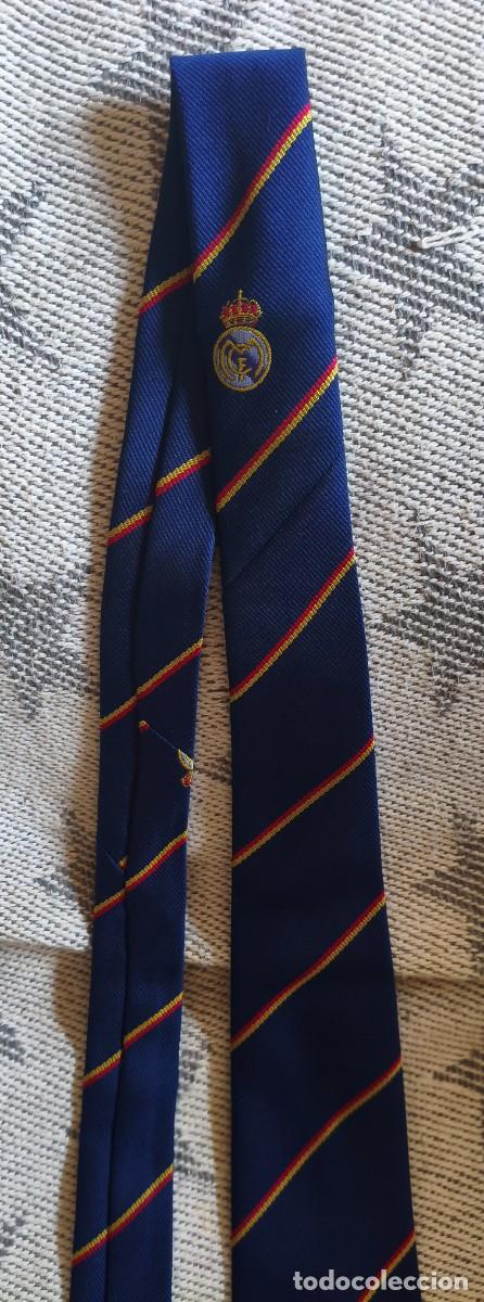 Segunda mano: Corbata con escudo del Real Madrid. Corbata Jacquard - Foto 2