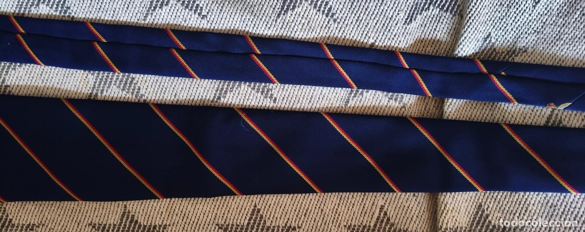 Segunda mano: Corbata con escudo del Real Madrid. Corbata Jacquard - Foto 4