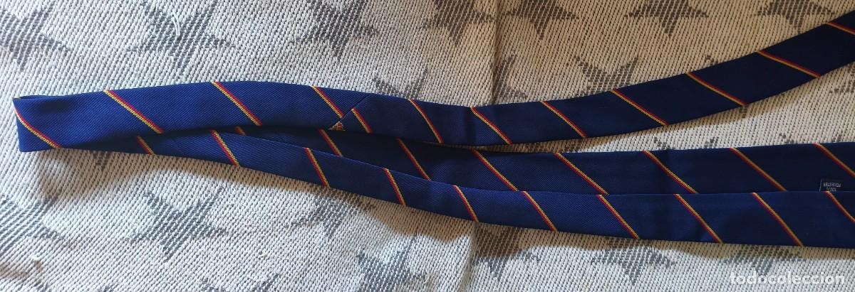 Segunda mano: Corbata con escudo del Real Madrid. Corbata Jacquard - Foto 5